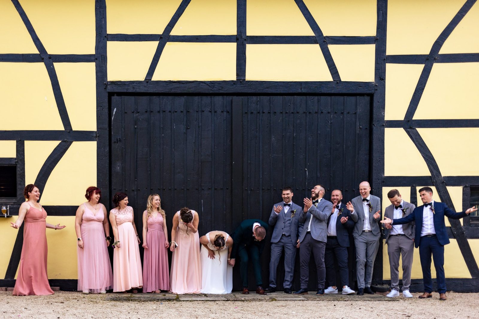 Les photos de groupe du mariage au Moulin Bas à Ligsdorf par Clement Renaut, photographe de mariage en Alsace