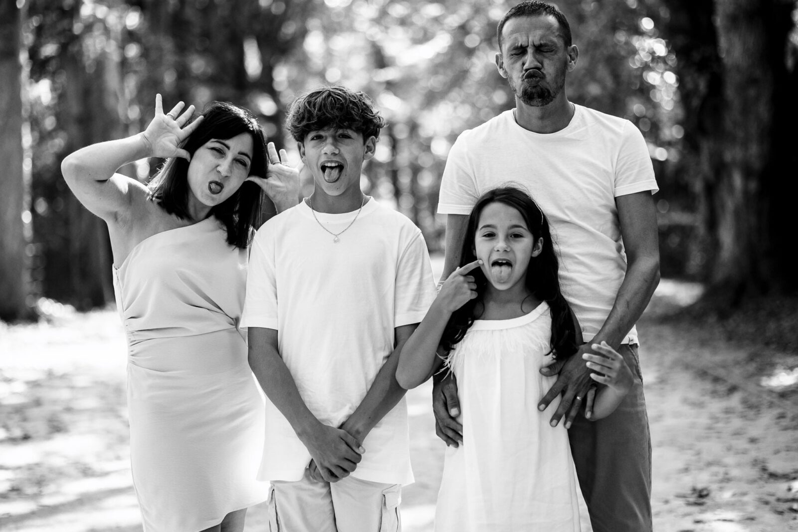 Photo de famille qui font la grimace